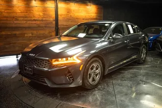 2022 KIA K5 photo 2