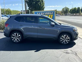 2022 Volkswagen Taos photo 3