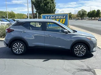 2022 Nissan Kicks photo 3