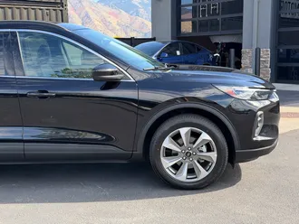 2025 Ford Escape photo 3