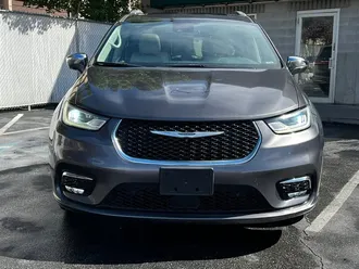 2021 Chrysler Pacifica Limited photo 2