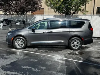 2021 Chrysler Pacifica Limited photo 4