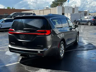2021 Chrysler Pacifica Limited photo 7