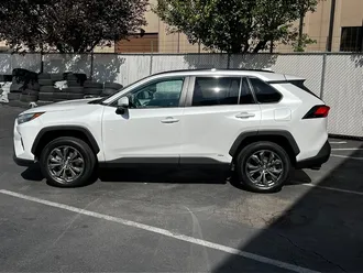 2024 Toyota RAV4 Hybrid XLE Premium photo 4