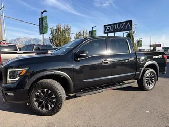 2021 Nissan Titan photo 2