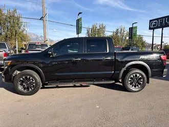 2021 Nissan Titan photo 3