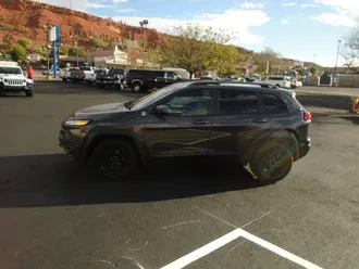 2015 Jeep Cherokee photo 4