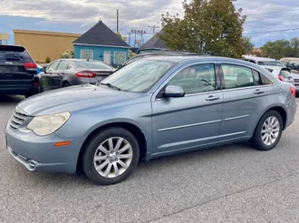 2010 Chrysler Sebring photo 2