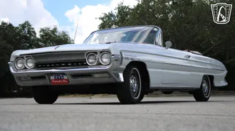 1961 Oldsmobile Super 88 photo 2