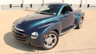 2005 Chevrolet SSR photo 2