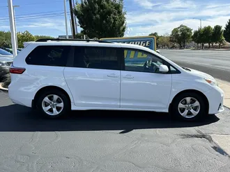 2020 Toyota Sienna photo 3