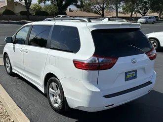 2020 Toyota Sienna photo 6