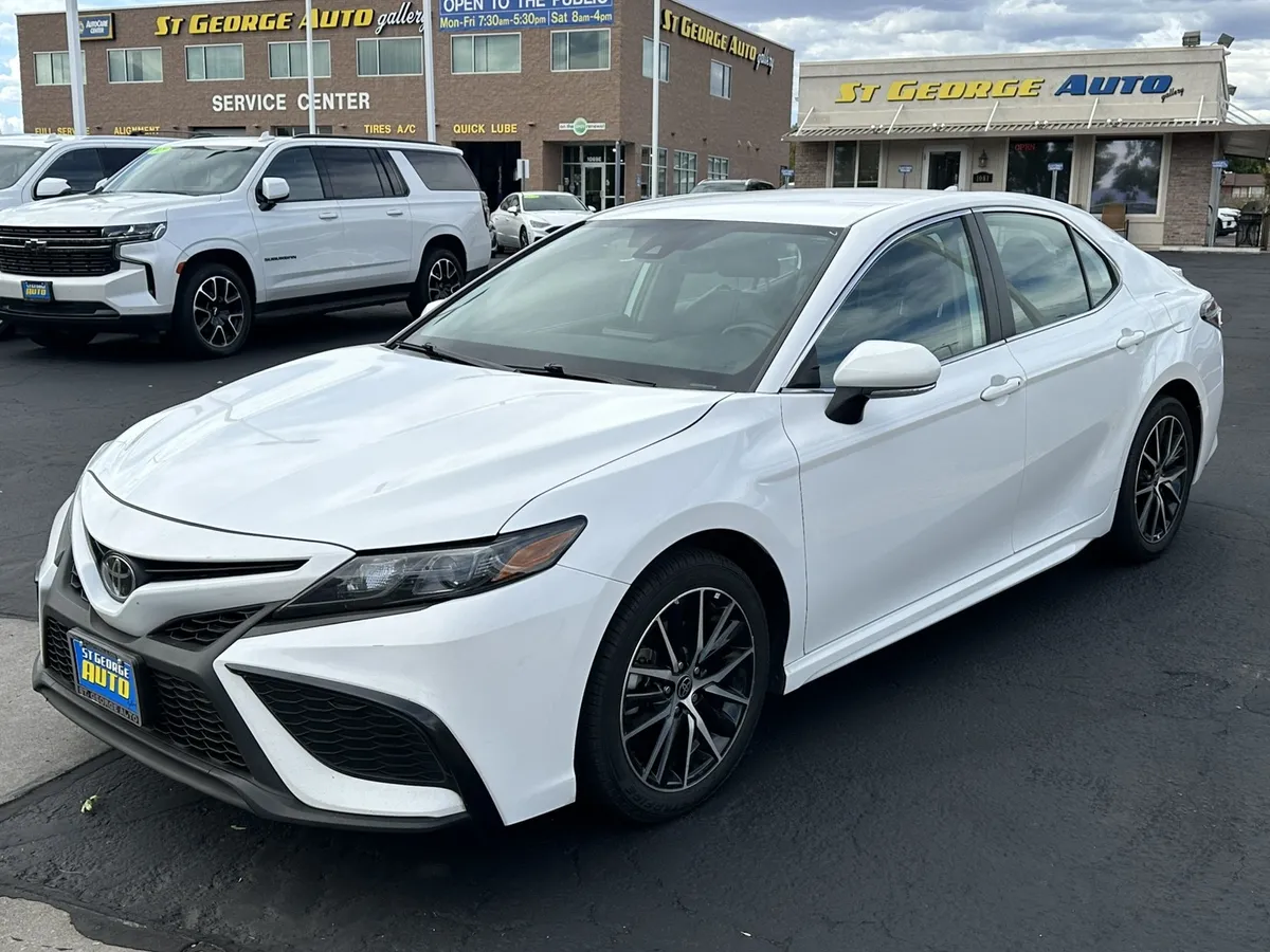 2024 Toyota Camry SE