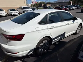 2019 Volkswagen Jetta photo 2