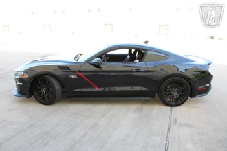 2021 Ford Mustang photo 2