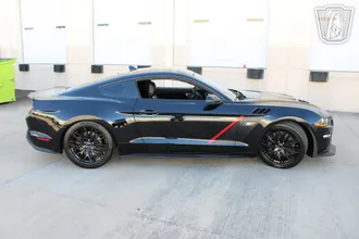 2021 Ford Mustang photo 4