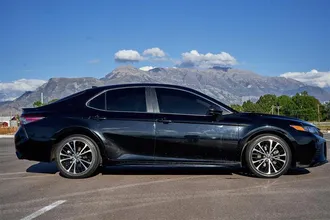 2019 TOYOTA CAMRY photo 4