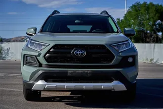 2019 TOYOTA RAV4 photo 2