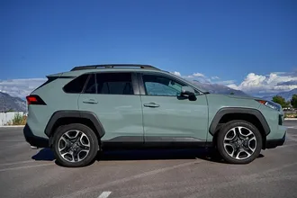 2019 TOYOTA RAV4 photo 4