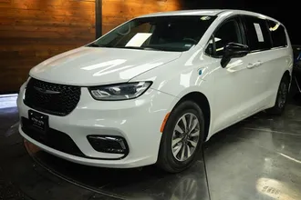 2024 CHRYSLER PACIFICA photo 2