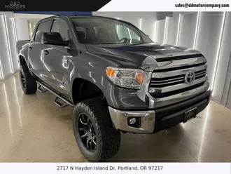 2017 Toyota Tundra CrewMax photo 3