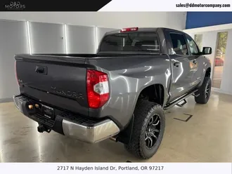 2017 Toyota Tundra CrewMax photo 6
