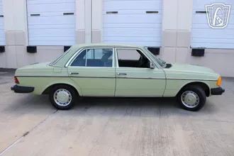 1977 Mercedes-Benz 240D photo 4