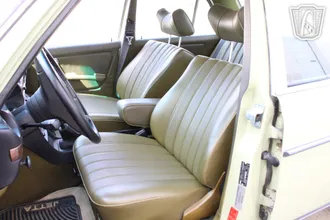1977 Mercedes-Benz 240D photo 7