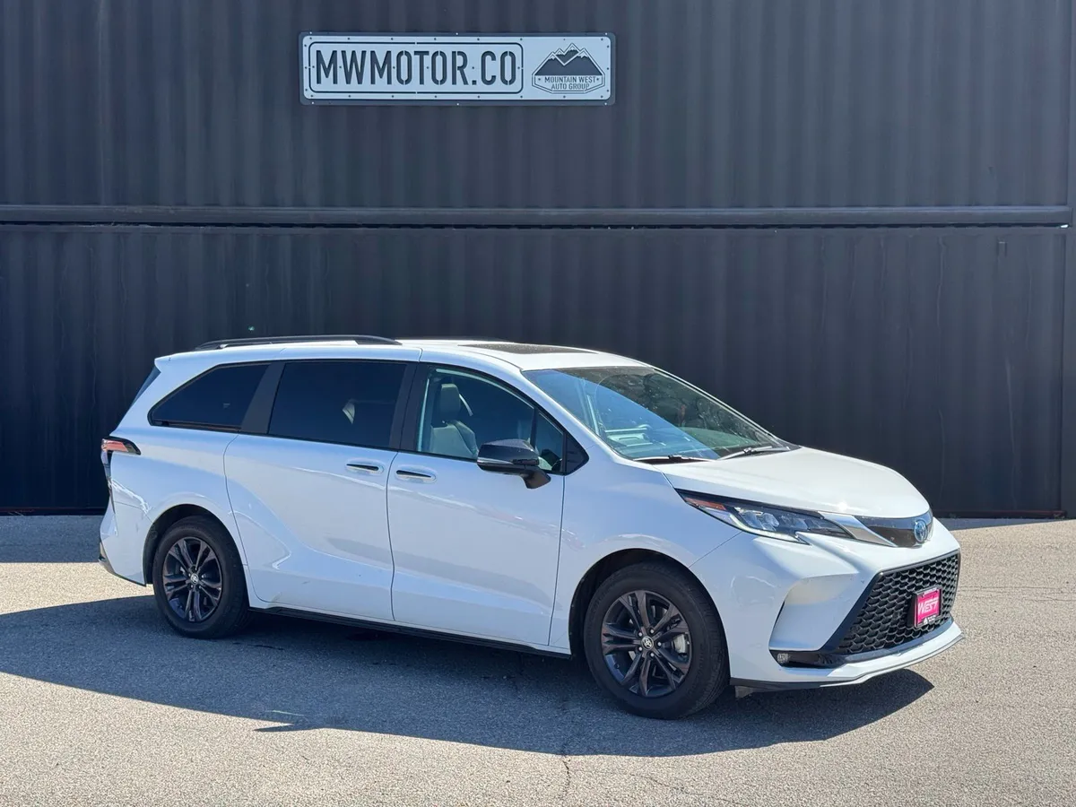 2025 Toyota Sienna XSE