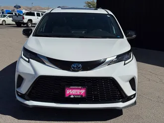 2025 Toyota Sienna photo 2