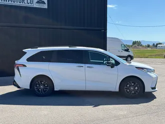 2025 Toyota Sienna photo 3