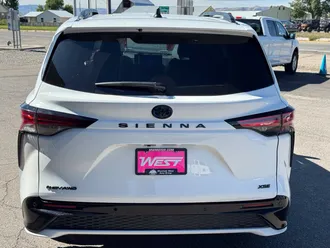 2025 Toyota Sienna photo 4