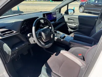 2025 Toyota Sienna photo 6
