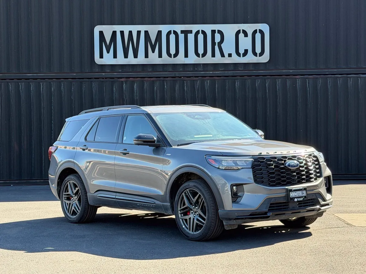 2025 Ford Explorer ST-Line