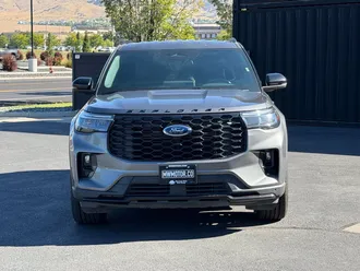 2025 Ford Explorer photo 2