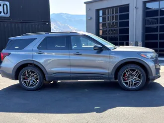 2025 Ford Explorer photo 3