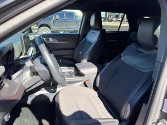 2025 Ford Explorer photo 7