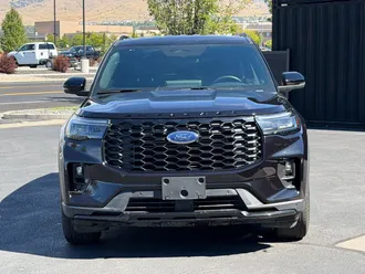 2025 Ford Explorer photo 3
