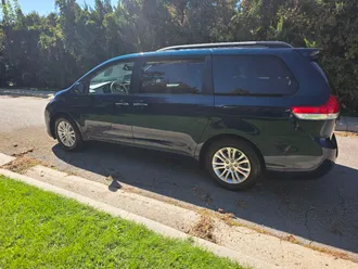 2012 Toyota Sienna photo 3