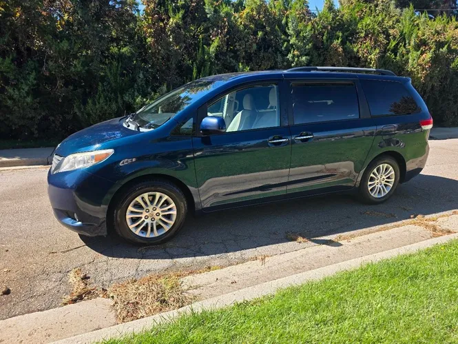 2012 Toyota Sienna