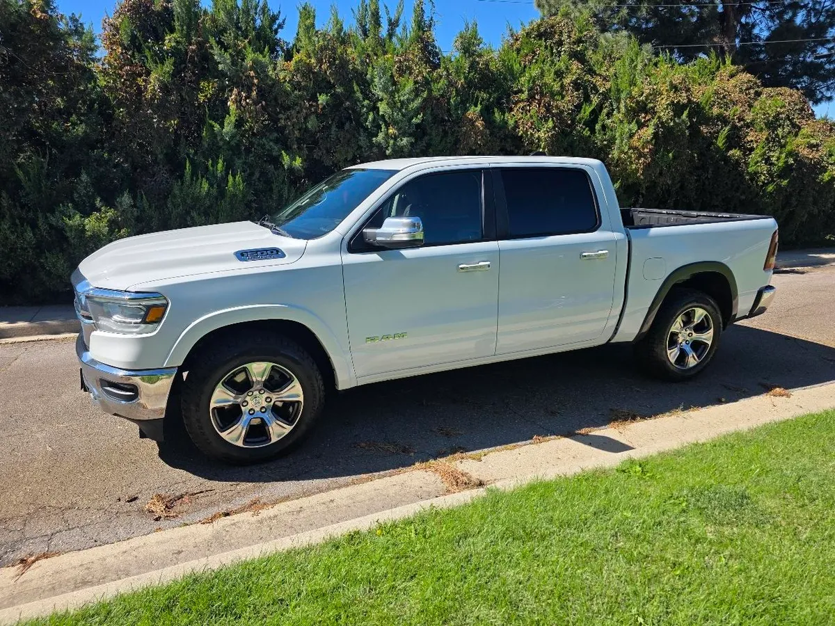 2022 RAM 1500 Laramie 4x4 Crew Cab 5'7" Box