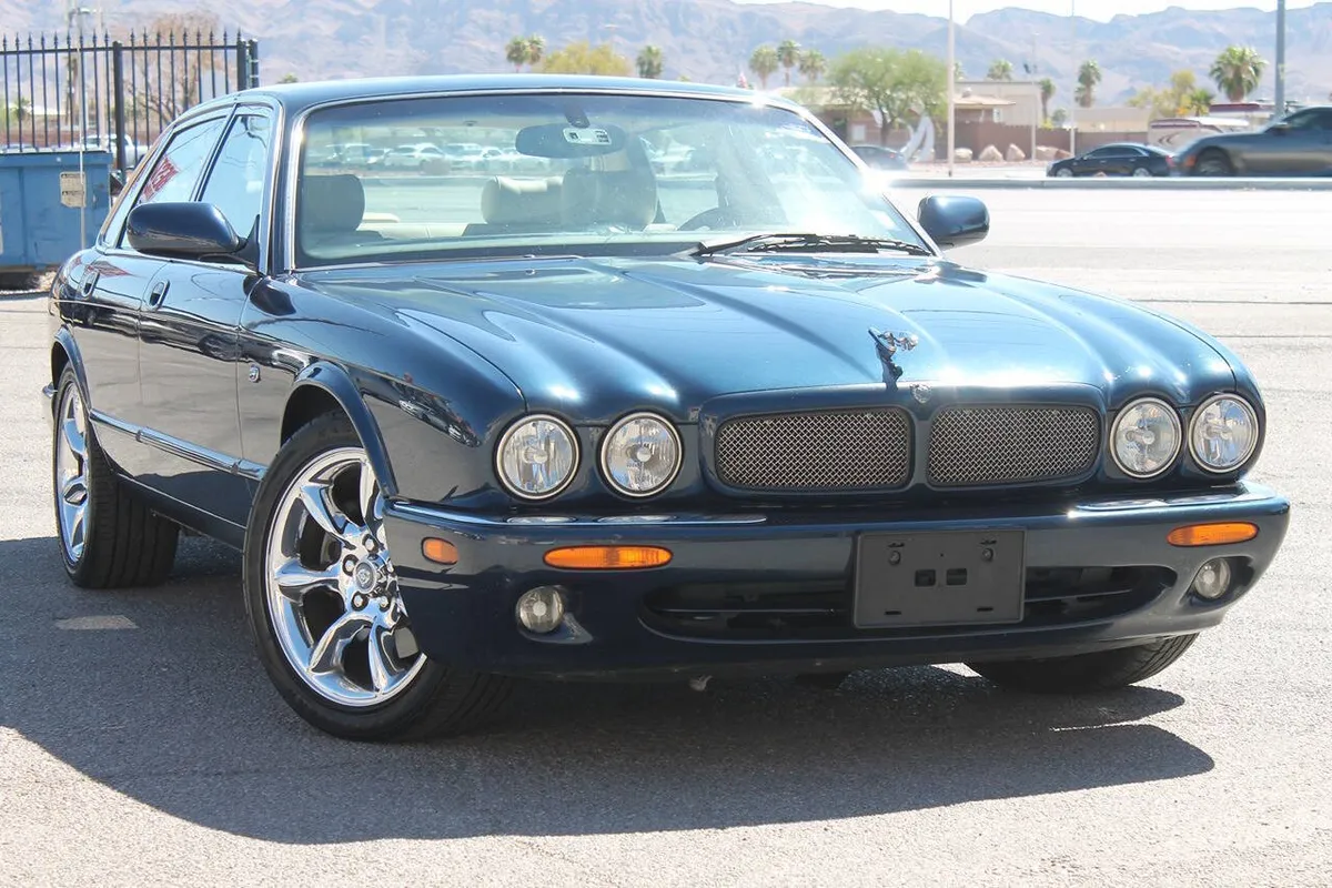 2000 Jaguar XJR Base 4dr Supercharged Sedan