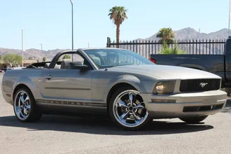 2008 Ford Mustang photo 2