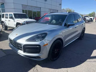 2021 Porsche Cayenne photo 2