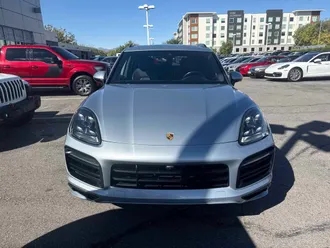 2021 Porsche Cayenne photo 3