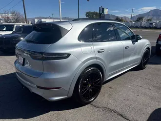 2021 Porsche Cayenne photo 5