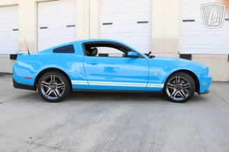 2010 Ford Mustang photo 4