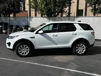 2018 Land Rover Discovery Sport SE photo 4