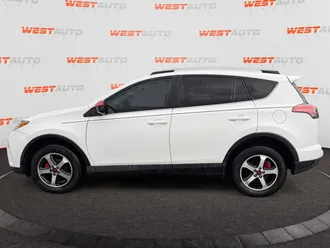 2018 Toyota RAV4 photo 2