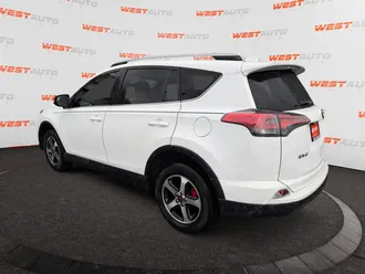 2018 Toyota RAV4 photo 3